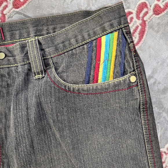 Vintage Y2K COOGI Gray Baggy Embroidered Sneakers Colour Lined Design Jorts - Picture 7 of 8